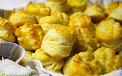 Vajas pogácsa sajtos tetővel recept fotóval Vajas pogácsa sajtos tetővel