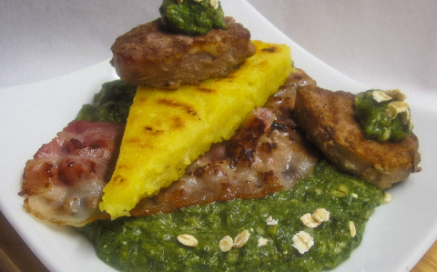 Kakaóvajas szűzérme sajtos polentával és zabpelyhes parajszószos baconel recept fotóval Kakaóvajas szűzérme sajtos polentával és zabpelyhes parajszószos baconel