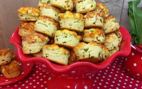 Medvehagymás pogácsa