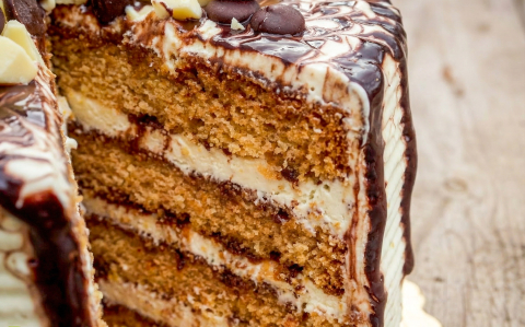 Vaníliás, csokiszirupos torta