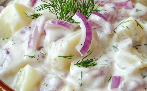 Pikáns krumplisaláta