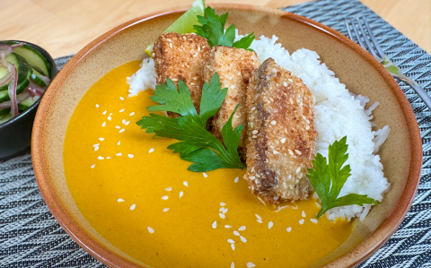 Kókuszos tofu katsu curryvel