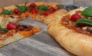 Sajtos szélű pizza