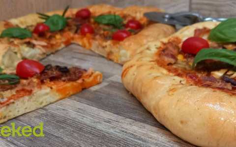 Sajtos szélű pizza recept fotóval Sajtos szélű pizza