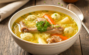 Libaleves medvehagymás burgonyagombóccal