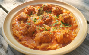 Paradicsomos káposzta, húsgombóccal