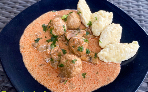 Betyáros húsgolyók túrós galuskával