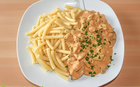 Tejfölös gombás sertéstokány