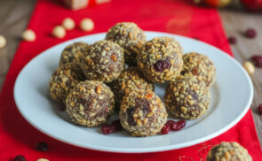 Mogyorós, vörösáfonyás golyók