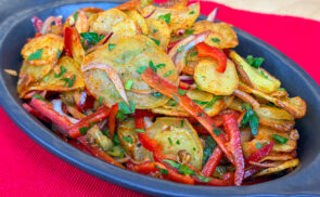 Ropogós krumplisaláta