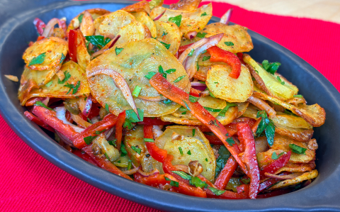 Ropogós krumplisaláta