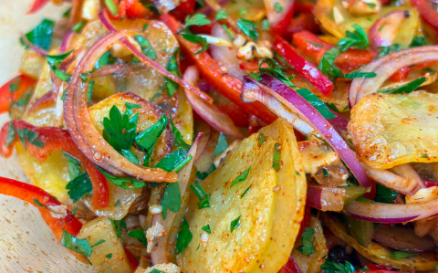 Ropogós krumplisaláta