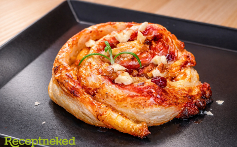 Vörösáfonyás-brie sajtos csigák