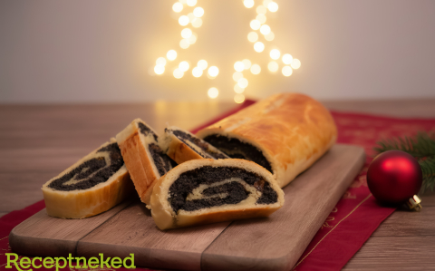 Hagyományos bejgli, diós és mákos töltelékkel