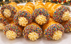 Vaníliakrémes roló csokiba mártva