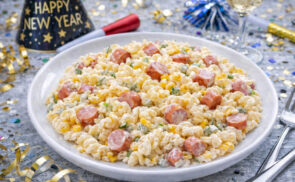 Szilveszteri virslis tésztasaláta