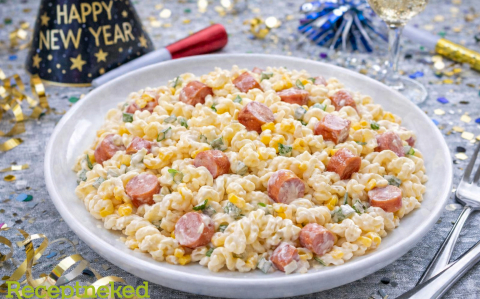 Szilveszteri virslis tésztasaláta