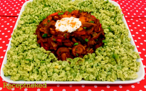 Krémes gombapaprikás spenótos nokedlivel