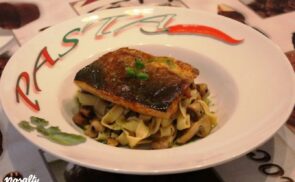 Vadlazac steak gombás tagliatelle ágyon